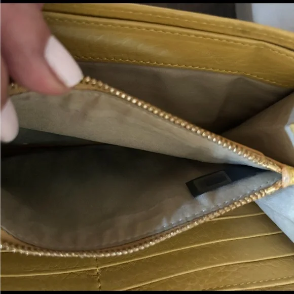 Chloe Pre-Loved Wallet - Picture 7 of 10